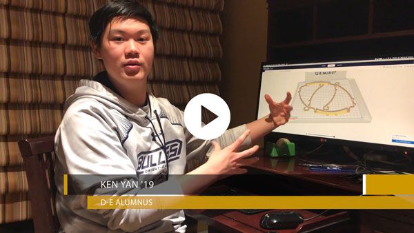 Ken Yan ’19 showing his 3D printer ‘in action’